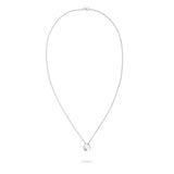 Die Tamaris Halskette - Modern Layering von Tamaris ist eine stilvolle silberne Schlangenkette mit einem kleinen, runden Anhänger, der auf weißem Hintergrund wunderschön zur Geltung kommt - eine elegante Wahl für Damen Schmuck, der zu jedem Anlass passt.