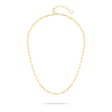 Die Tamaris Halskette - Modern Layering verfügt über längliche goldene Glieder und einen verstellbaren Verschluss, ideal zum Kombinieren mit Ihren Lieblingsstücken oder als Blickfang in jedem Set. Ein stilvoller Damenschmuck, der auf weißem Hintergrund präsentiert wird.