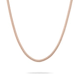 Die Tamaris Halskette - Modern Layering in Roségold ist eine schlichte Halskette auf weißem Grund, die sich perfekt allein oder mit Ihren Lieblingsketten mit Anhänger von Tamaris kombinieren lässt.