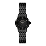 Die Tamaris Armbanduhr - The Small Classic besticht durch ihr schlichtes schwarzes Design mit Edelstahlarmband und minimalistischem Zifferblatt, das das Tamaris Branding zeigt - eine elegante Wahl für jeden Anlass.