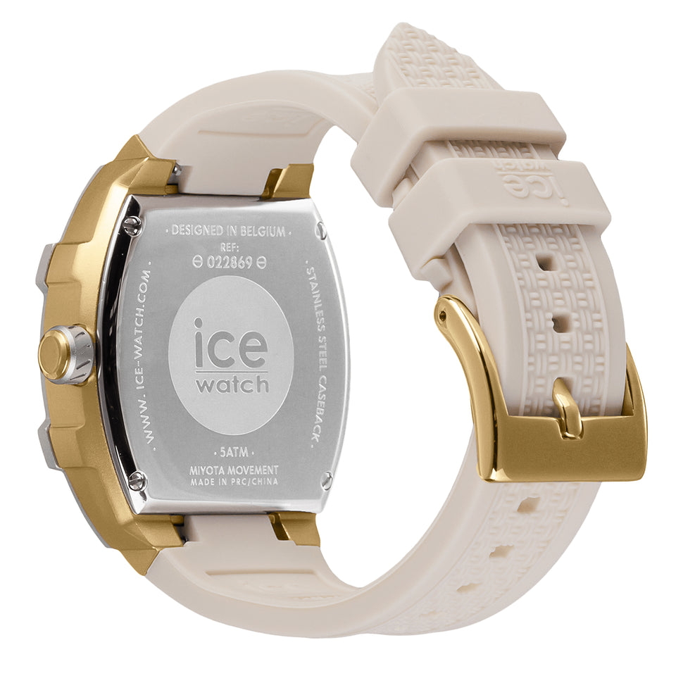 Ice Watch Armbanduhr mit silbernem Zifferblatt, dreifacher, goldener Zifferblattanzeige, langgezogenem, goldenem Aluminiumgehäuse mit silbernem Topring und weißem Silikonband; Rückansicht