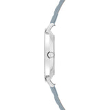Tamaris Armbanduhr mit flachem, silbernem Gehäuse und blauem Lederband mit Logo Pattern Prägung; Seitenansicht