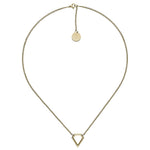 Goldene Liebeskind Berlin Halskette - The Iconic mit feiner Kette und offenem, geometrischen Anhänger als stilvolles Accessoire auf weißem Hintergrund fotografiert.