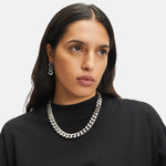 Liebeskind Berlin Halskette aus einer groben Chunky Chain in der Farbe silber; Tragebild