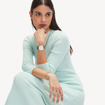 Liebeskind Berlin Armband - The Woven; breites Armband mit grober Struktur und Zugband in der Farbe gold Tragebild