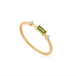 Ania Haie Ring in der Farbe gold mit grünem, rechteckigem Edelstein und zwei Glitzersteinen; Größe 52, Produktbild
