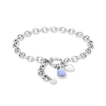 Fynch-Hatton Armband bestehend aus einer flachen, silbernen Gliederkette mit Herzcharm und lila Schmuckstein; Produktbild