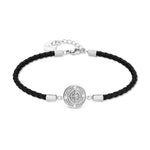Fynch-Hatton Armband bestehend aus einem schwarzen, geflochtenen Lederband mit silbernem Münz-Anhänger mit Nordstern-Design; Produktbild