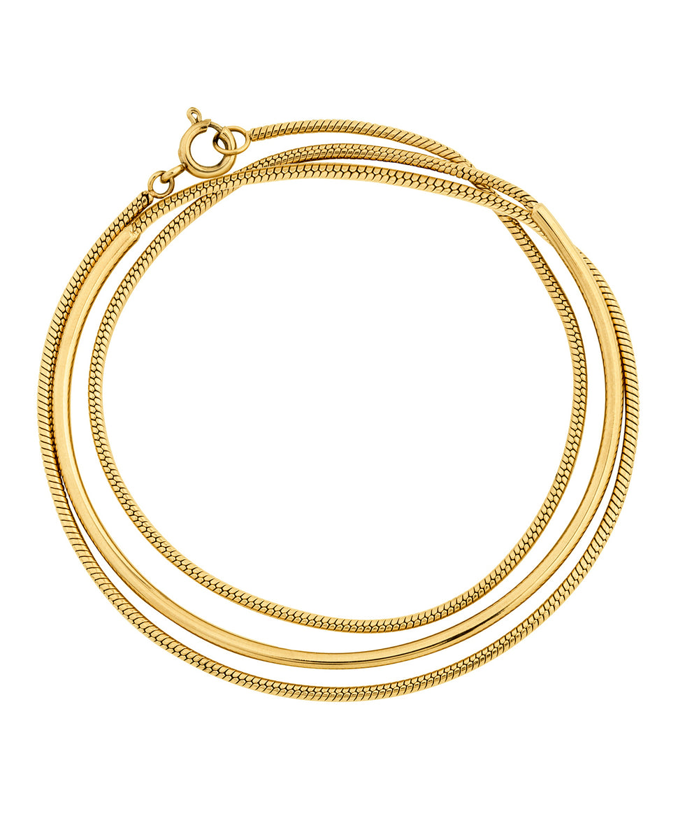 Liebeskind Berlin Armband bestehend aus einem goldenem Armreif und einer goldenen Schlangenkette im Layeringstyle; Produktbild