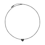 Das LIEBESKIND BERLIN Set - Broken Heart besteht aus einer dünnen, schwarzen Kette mit einem kleinen, geometrischen Herzanhänger - perfekt zu kombinieren mit Roségold Ohrringen oder als Teil deines Liebeskind Berlin Schmucksets.