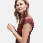 Liebeskind Berlin Armbanduhr - Keep Loving mit austauschbarem Lederarmband; in der Farbe silber Tragebild