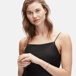 Liebeskind Berlin Armband bestehend aus silbernen, sich abwechselnden rund und eckigen Perlen; Tragebild