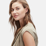 Liebeskind Berlin Ohrstecker - Keep Loving in der Farbe schwarz Tragebild