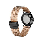 Liebeskind Berlin Armbanduhr mit schwarzem Perlmutt Zifferblatt, roségoldenen Indizes, schwarzem Gehäuse und roségoldenem Meshband; Rückansicht