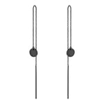 LIEBESKIND BERLIN Ohrhänger - The Mirror von Liebeskind Berlin: Schwarze Edelstahl-Ohrringe mit runden Anhängern und filigranen Ketten sorgen für einen modernen Look. Präsentiert vor weißem Hintergrund.