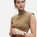 Liebeskind Berlin Creole mit abnehmbaren Münzanhänger im Vintage-Design in der Farbe gold Tragebild