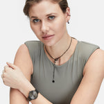 Liebeskind Berlin Ear Cuff - Basic; Creole in der Farbe schwarz Tragebild