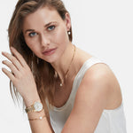 Liebeskind Berlin Armband aus rechteckigen Gliedern mit Baroque Pearl in der Farbe gold Tragebild 