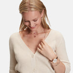 Tamaris Halskette mit feiner Kette und Anhänger mit Lebensbaum-Motiv in der Farbe roségold Tragebild