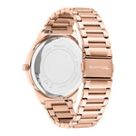 Tamaris Armbanduhr mit silbernem Zifferblatt, glassteinbesetzter Lünette, roségoldenem Gehäuse und teilmatt roségoldenem Edelstahlband Rückansicht