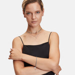 Liebeskind Berlin Halskette mit grober Ankerkette und geometrischem Pendulum-Anhänger in der Farbe silber Tragebild