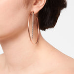 Liebeskind Berlin Creole mit abnehmbarem Stab, in der Farbe roségold; Tragebild