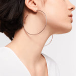 Liebeskind Berlin Creole mit abnehmbarem Stab, in der Farbe roségold; Tragebild