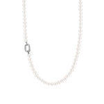 Ti Sento Milano Halskette "Classy Pearl" mit weißen Perlen und silberfarbenem Gliederelement als stilvollem Detail.