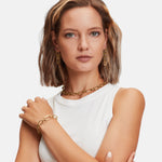 Liebeskind Berlin Armband mit großen Kettengliedern in der Farbe gold Tragebild