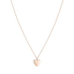 Die LIEBESKIND BERLIN Halskette - My Heart von Liebeskind Berlin zeigt einen polierten Herzanhänger an einer goldenen Kette vor weißem Hintergrund. Diese zeitlose Herzkette ist perfekt für jeden Anlass.