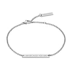 Liebeskind Berlin Armband bestehend aus einer filigranen, silbernen Kette und einer gravierten Edelstahlplatte mit Gravur-Möglichkeit auf der Rückseite; Produktbild