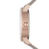 DKNY Armbanduhr mit grauem Ziffernblatt, roségoldenem Gehäuse und grauem Echtlederband Seitenansicht