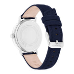 Rückansicht der Tamaris Armbanduhr - The Classic Canvas, mit einem marineblauen, strukturierten Canvas-Armband und einem Edelstahlgehäuse - ein echtes Basic-Must-Have von Tamaris.