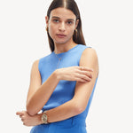 Liebeskind Berlin Armbanduhr mit roségoldenem Gehäuse, geriffeltem Topring und roségoldenem Meshband Tragebild