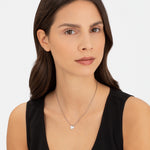 Liebeskind Berlin Kette mit Herzanhänger in der Farbe silber Tragebild