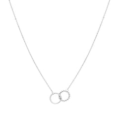 Tamaris Halskette mit Ankerkette und zwei ineinander gehängten Circles mit glatter und gedrehter Oberfläche in der Farbe silber Produktbild