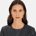 Liebeskind Berlin Creole bestehend aus zwei feingliedrigen Ketten, in der Farbe roségold; Tragebild