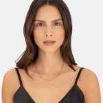 Liebeskind Berlin Halskette bestehend aus einer roségoldenen Venezianerkette und Perlen; Tragebild