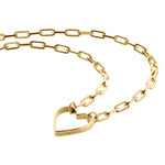 Die LIEBESKIND BERLIN Halskette - In Liebe von Liebeskind Berlin wurde mit rechteckigen Gliedern und graviertem Herzanhänger gefertigt - das ideale Geschenk für besondere Anlässe.