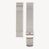 Zwei LIEBESKIND BERLIN Uhrenband - Easy Change Uhrenarmbänder von Liebeskind Berlin liegen nebeneinander auf weißem Grund. Jedes der 18 mm langen, silbernen Mesh-Bänder mit Schließe bietet Stil und praktische Easy-Change-Funktionalität für Ihre Uhr.