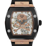 Philipp Plein Armbanduhr im Tonneau Shape mit teilskelettiertem silbernem Zifferblatt mit roségoldenem Totenkopf- und Knochenmotiv, schwarzem Gehäuse mit roségoldenen Akzenten und schwarzem Edelstahlband Produktbild