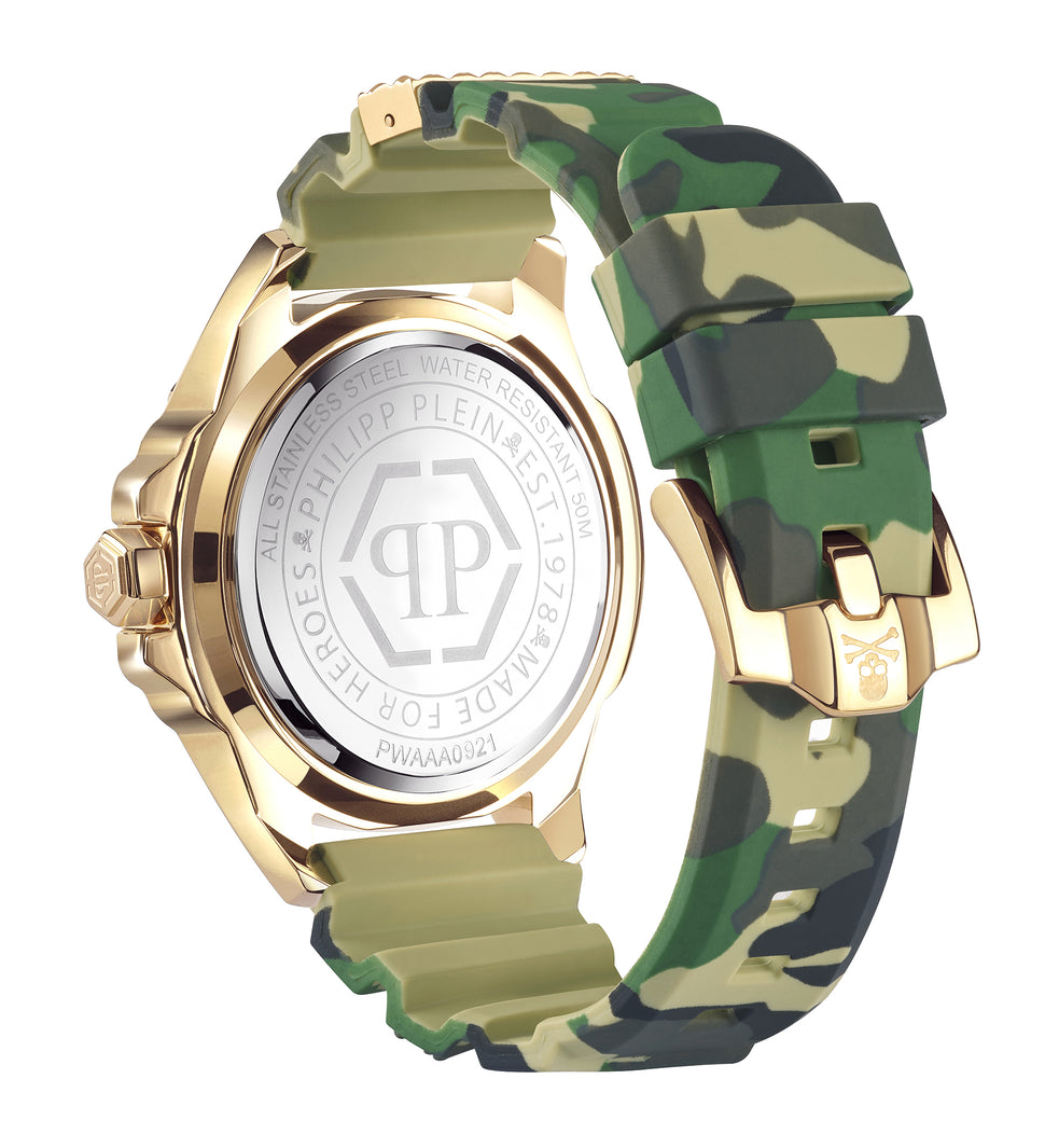 Philipp Plein Armbanduhr mit camouflagenfarbenem Zifferblatt mit goldenem Totenkopfdesign und goldenen sowie silbernen Akzenten, goldenem Gehäuse mit camouflagefarbenem Topring und camouflagefarbenem Edelstahlband Produktbild