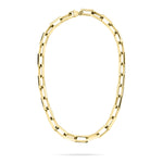 Die LIEBESKIND BERLIN Halskette - Big Link ist eine goldene Kette mit rechteckigen Gliedern, die aus robustem Edelstahl gefertigt ist und auf einem weißen Hintergrund gezeigt wird. Ein stilvolles Stück von Halsschmuck Damen von Liebeskind Berlin.