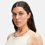 Liebeskind Berlin Halskette aus großen, ovalen und roségoldenen Gliedern Tragebild