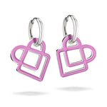 LIEBESKIND BERLIN Ohrhänger - Farbenfrohe Ikone von Liebeskind Berlin mit silbernen Reifen und geometrischen Herzanhängern in Rosa und Silber auf einem weißen Hintergrund.