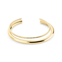Tamaris Armreif-Set in der Farbe gold bestehend aus einem glatten Armreif und einem Armreif mit geriffelter Struktur Produktbild