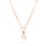 Liebeskind Berlin Halskette aus rechteckigen Gliedern mit T-Bar-Verschluss und Baroque Pearl in der Farbe roségold Produktbild  