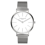 Liebeskind Berlin Armbanduhr mit Zirkoniadetails auf dem Zifferblatt, silbernen Indizes, silbernem Gehäuse und silbernem Meshband; Produktbild