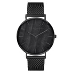 Liebeskind Berlin Armbanduhr mit schwarzem Perlmutt-Zifferblatt, schwarzen Indizes, schwarzem Gehäuse und schwarzem Meshband; Produktbild