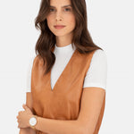 Liebeskind Berlin Armbanduhr mit Zirkoniadetails auf dem Zifferblatt, goldenen Indizes, goldenem Gehäuse und goldenem Meshband; Produktbild